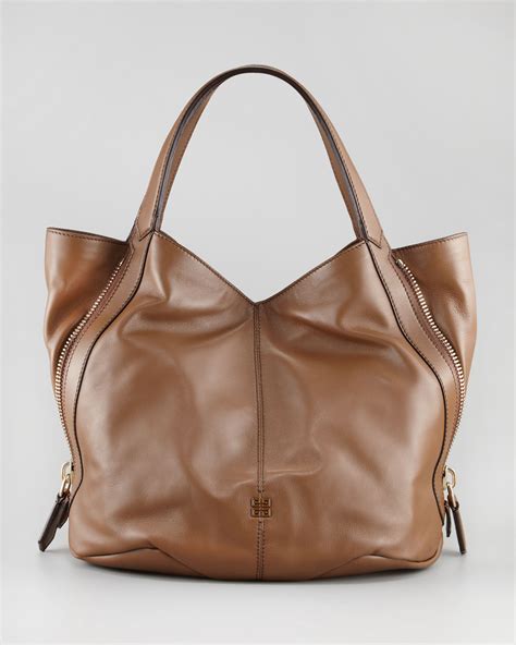 Givenchy Tinhan Medium Shopper 